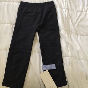 Midnight blue cropped Lululemon leggings